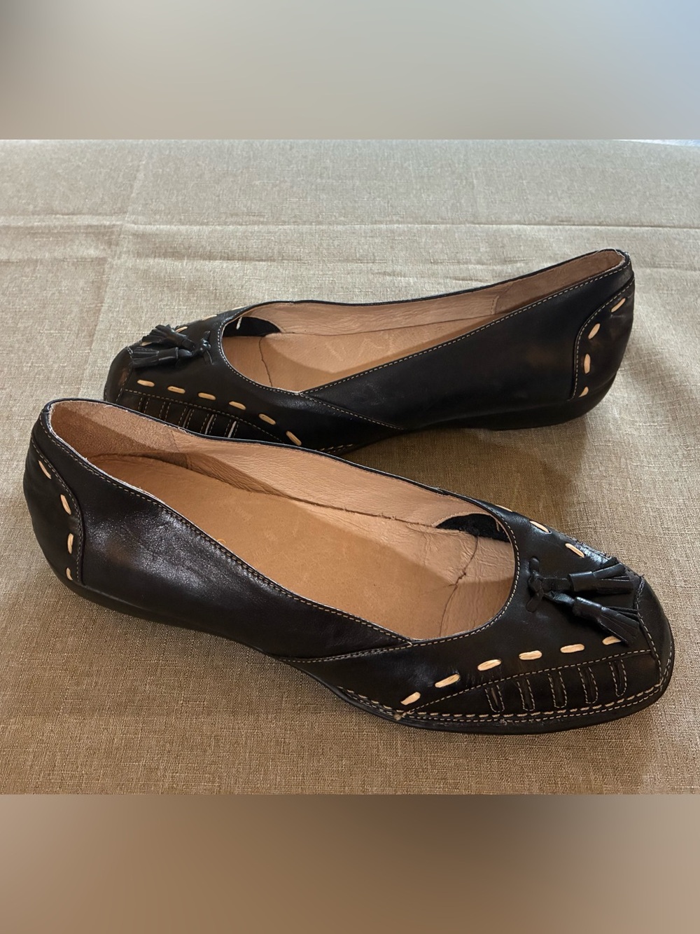 AEROSOLES Black Leather Kiltie Tassel
Contrast Stitch Ballet Flats Office 7.5